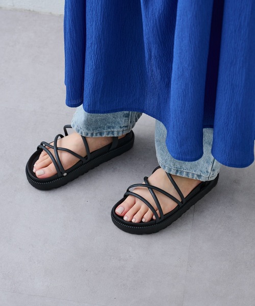 COLONY 2139（コロニートゥーワンスリーナイン）の「WEB/一部店舗限定　紐ストラップ厚底サンダル（サンダル・レディース・ブラック/ベージュ・MEDIUM/LARGE/X-LARGE/SMALL）」の6枚目の写真