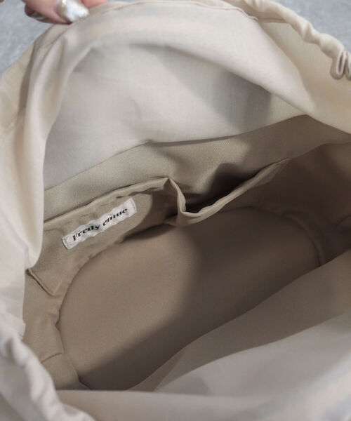 fredy emue（フレディエミュ）の「テープハンドルPPブレードバッグ（トートバッグ・レディース・ブラック/ベージュ・FREE）」の15枚目の写真