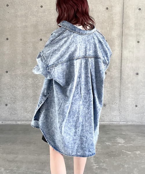 PAGEBOY（ページボーイ）の「デニムルーズスリットシャツ（シャツ/ブラウス・レディース・ブラック系その他/インディゴブルー/ブルー系その他・FREE）」の12枚目の写真