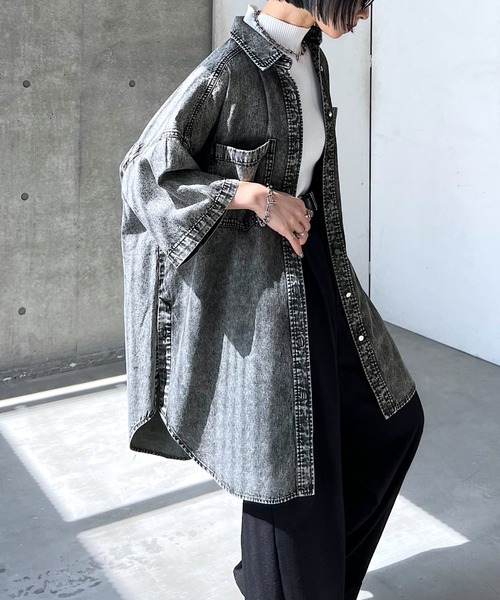 PAGEBOY（ページボーイ）の「デニムルーズスリットシャツ（シャツ/ブラウス・レディース・ブラック系その他/インディゴブルー/ブルー系その他・FREE）」の4枚目の写真