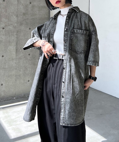 PAGEBOY（ページボーイ）の「デニムルーズスリットシャツ（シャツ/ブラウス・レディース・ブラック系その他/インディゴブルー/ブルー系その他・FREE）」の5枚目の写真
