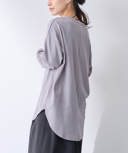 for/c(フォーシー)の「USAコットンラウンドヘムロンT【サスティナブル】(Tシャツ/カットソー・レディース・ブラック/ベージュ/ブルー/サックスブルー/ネイビー/グレー/ホワイト/ラベンダー/ピンク/アイボリー・LL/M/L)」の4枚目の写真