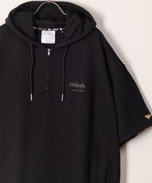 【(What it isNt) ART BY MARK GONZALES/ワットイズイズント マークゴンザレス】ロゴワンポイントハーフジップフーディー/パーカー/バックプリント/ビッグシルエット