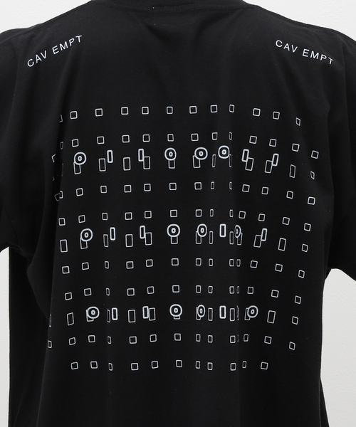 C.E（シーイー）の「【C.E / シーイー】ALIGNING BIG LONG SLEEVE T（Tシャツ/カットソー・メンズ・ブラック・LARGE/MEDIUM/X-LARGE）」の12枚目の写真