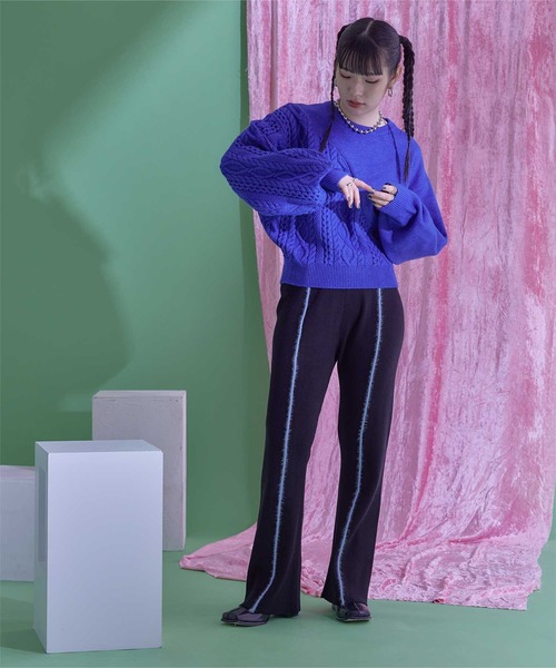 miette(ミエット)の「アシンメトリー切替ケーブルニット(ニット/セーター・レディース・ブルー/オレンジ/アイボリー・FREE)」の8枚目の写真