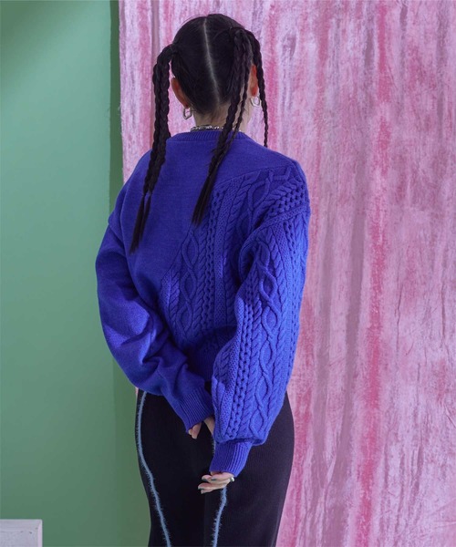 miette(ミエット)の「アシンメトリー切替ケーブルニット(ニット/セーター・レディース・ブルー/オレンジ/アイボリー・FREE)」の9枚目の写真