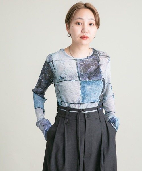 KBF(ケイビーエフ)の「グラフィックプリントカットソー(Tシャツ/カットソー・レディース・ブラウン系その他/グリーン系その他/ブルー系その他/オレンジ系その他/ブラック系その他/グレー系その他・ONE)」の15枚目の写真