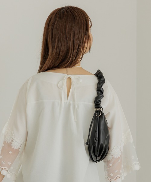 flower（フラワー）の「ギャザーレザーバッグ（ショルダーバッグ・レディース・ブラック/アイボリー・FREE）」の19枚目の写真