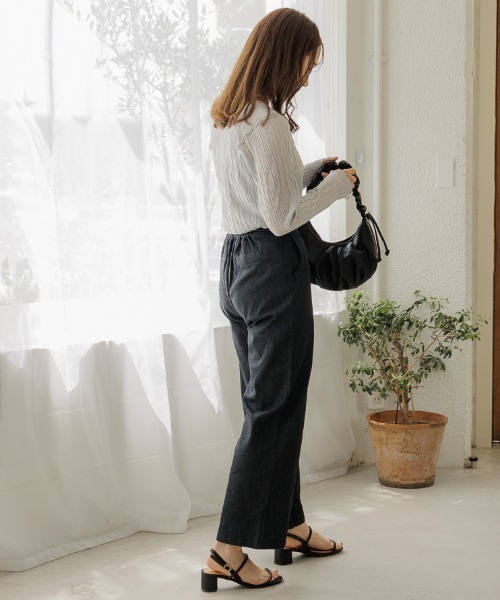 flower（フラワー）の「ギャザーレザーバッグ（ショルダーバッグ・レディース・ブラック/アイボリー・FREE）」の13枚目の写真