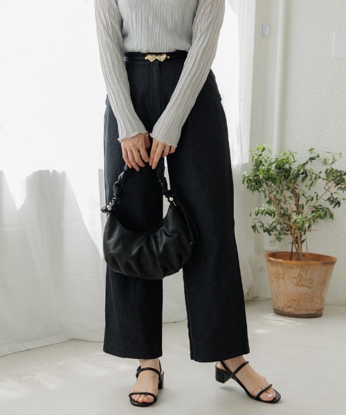 flower（フラワー）の「ギャザーレザーバッグ（ショルダーバッグ・レディース・ブラック/アイボリー・FREE）」の16枚目の写真