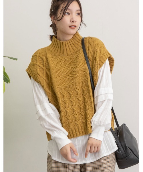 POU DOU DOU（プードゥドゥ）の「ハイネックケーブルニットベスト（ベスト・レディース・ダークグレー/アイボリー/マスタード・3）」の17枚目の写真