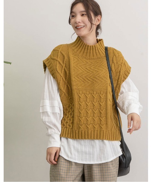 POU DOU DOU（プードゥドゥ）の「ハイネックケーブルニットベスト（ベスト・レディース・ダークグレー/アイボリー/マスタード・3）」の18枚目の写真