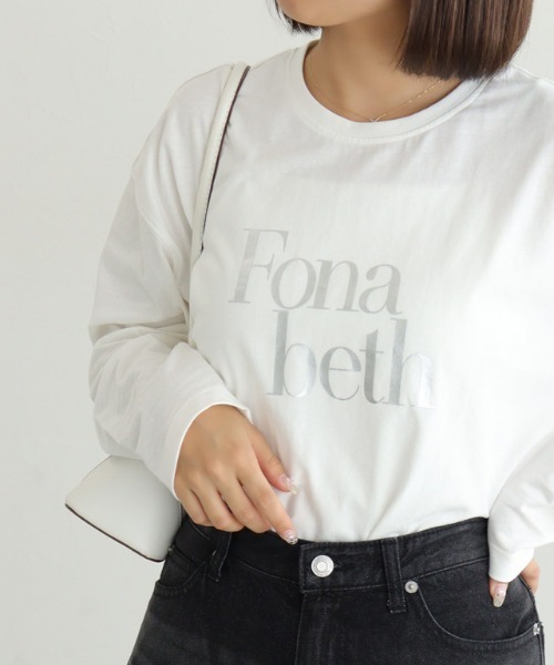 Pierrot（ピエロ）の「ロゴロングスリーブTシャツ（Tシャツ/カットソー・レディース・グレー系その他2/ホワイト系その他3/ホワイト系その他2/グレー系その他/ホワイト系その他/ホワイト系その他4/ホワイト系1/ホワイト系/チャコールグレー×ブラック/グレー系その他3/グレー系その他4/ホワイト系3/ホワイト系その他5/ホワイト系その他6/ホワイト系2・M/L/LL）」の2枚目の写真