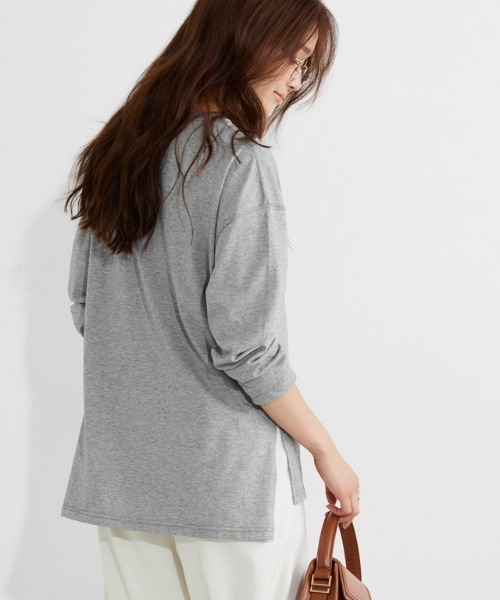 Pierrot（ピエロ）の「ロゴロングスリーブTシャツ（Tシャツ/カットソー・レディース・グレー系その他2/ホワイト系その他3/ホワイト系その他2/グレー系その他/ホワイト系その他/ホワイト系その他4/ホワイト系1/ホワイト系/チャコールグレー×ブラック/グレー系その他3/グレー系その他4/ホワイト系3/ホワイト系その他5/ホワイト系その他6/ホワイト系2・M/L/LL）」の20枚目の写真