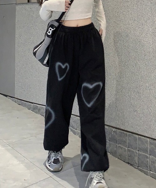shopnikoniko(ショップニコニコ)の「ハイウエスト スェットパンツ ハートペイント ジョガーパンツ(スウェットパンツ・レディース・ブラック/ホワイト・フリー)」の7枚目の写真