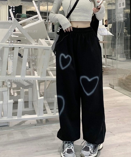 shopnikoniko(ショップニコニコ)の「ハイウエスト スェットパンツ ハートペイント ジョガーパンツ(スウェットパンツ・レディース・ブラック/ホワイト・フリー)」の9枚目の写真
