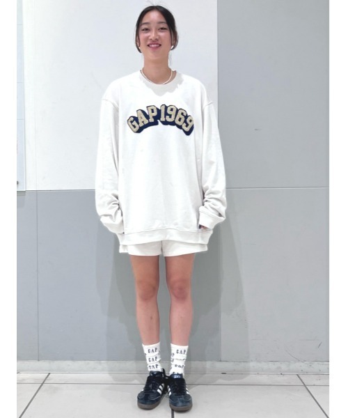 GAP（ギャップ）の「GAP1969アーチロゴ スウェット・トレーナー(ユニセックス)（スウェット・メンズ・パープル/レッド/ベージュ/ベージュ系その他/ブルー/ブラック/ネイビー/ホワイト系その他/ライトグレー・L/M/XL/XS/S）」の19枚目の写真