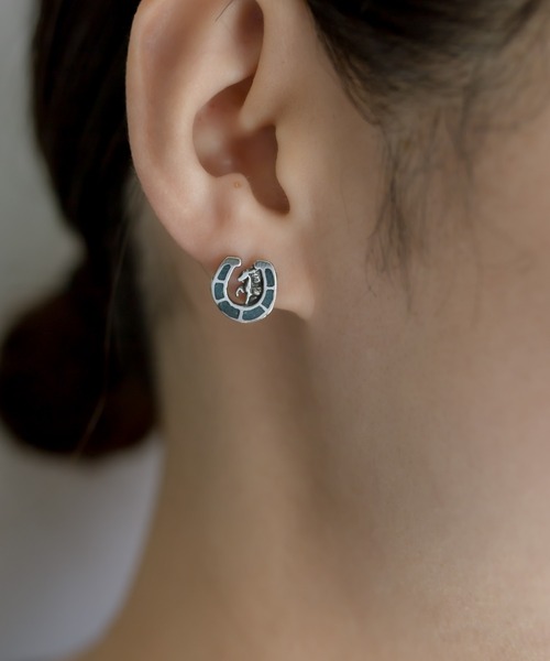 ear PAPILLONNER(イアパピヨネ)の「《WEB限定あり/シルバー925》ホースシューピアス(ピアス(両耳用)・レディース・ボルドー/サックスブルー・FREE)」の10枚目の写真