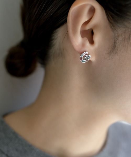 ear PAPILLONNER(イアパピヨネ)の「《WEB限定あり/シルバー925》ホースシューピアス(ピアス(両耳用)・レディース・ボルドー/サックスブルー・FREE)」の13枚目の写真