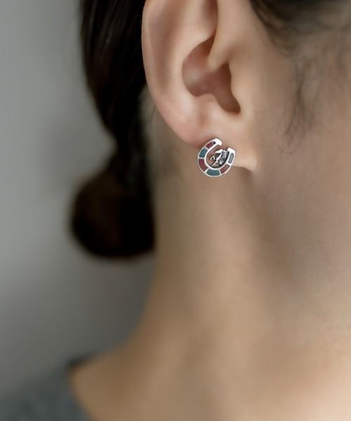 ear PAPILLONNER(イアパピヨネ)の「《WEB限定あり/シルバー925》ホースシューピアス(ピアス(両耳用)・レディース・ボルドー/サックスブルー・FREE)」の14枚目の写真