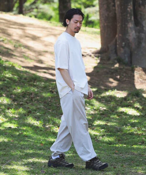 B:MING by BEAMS（ビーミングバイビームス）の「B:MING by BEAMS / テック ライトイージー チノパンツ（チノパンツ・メンズ・ホワイト系その他5/ブラック・MEDIUM/X-LARGE/SMALL/LARGE）」の4枚目の写真