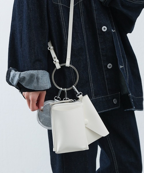 COLONY 2139（コロニートゥーワンスリーナイン）の「3連ショルダーバッグ/スマホショルダー/スマホポーチ（ショルダーバッグ・レディース・ホワイト/ブラック系その他/ライトベージュ/ブラック/シルバー/ゴールド・FREE）」の2枚目の写真