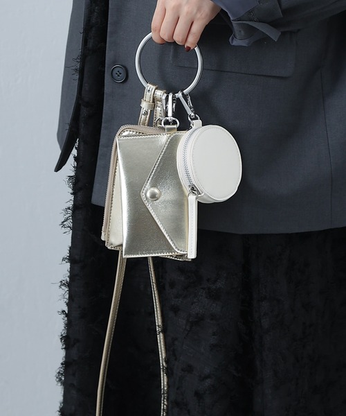 COLONY 2139（コロニートゥーワンスリーナイン）の「3連ショルダー