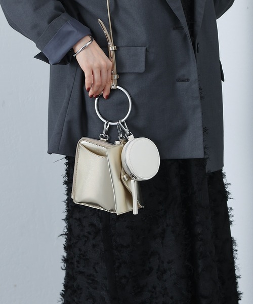 COLONY 2139（コロニートゥーワンスリーナイン）の「3連ショルダー