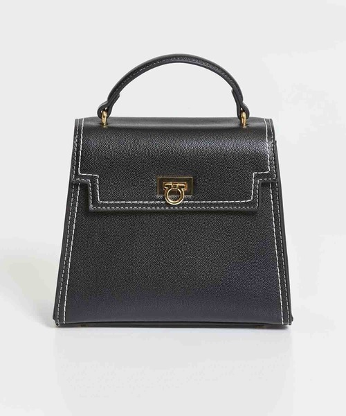 【Noela】フラップロックバッグ Noela（ノエラ）の「フラップロックバッグ（ハンドバッグ）」 - WEAR