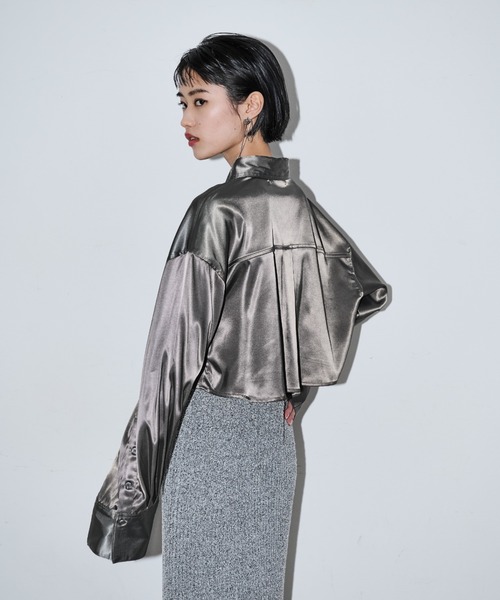 AIC.（エーアイシー）の「アシンメトリーポケットサテンショートシャツ