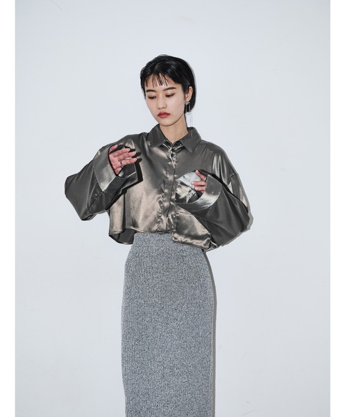 AIC.（エーアイシー）の「アシンメトリーポケットサテンショートシャツ