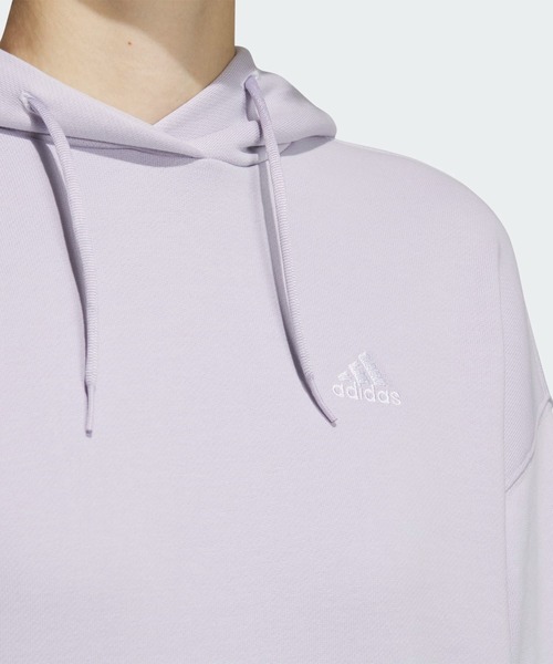 adidas（アディダス）の「エッセンシャルズ プラス スモールロゴ