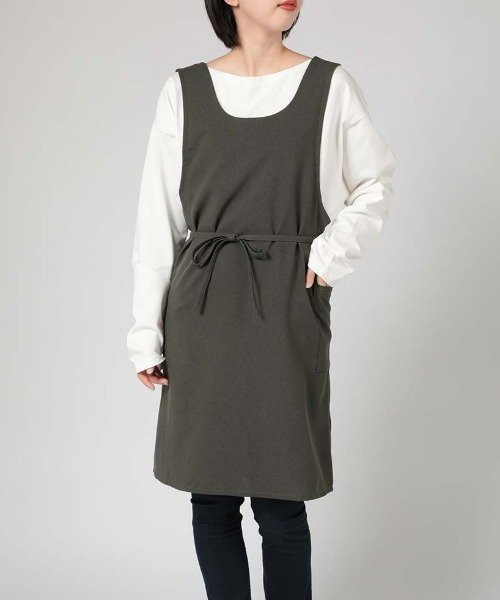 NAIGAI(ナイガイ)の「HOUSE WEAR STUDIO ポリエステルトロ 無地 バッククロス 2WAYエプロン 70371912(エプロン・レディース・グレー/ネイビー/ブラック・FREE)」の1枚目の写真