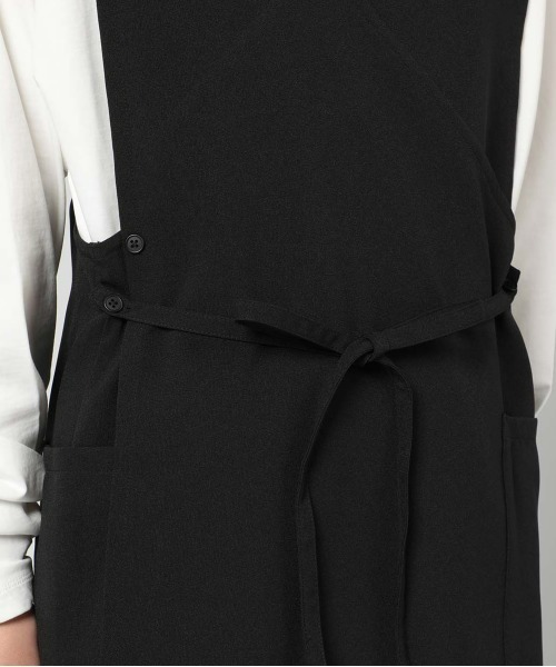 NAIGAI(ナイガイ)の「HOUSE WEAR STUDIO ポリエステルトロ 無地 バッククロス 2WAYエプロン 70371912(エプロン・レディース・グレー/ネイビー/ブラック・FREE)」の12枚目の写真