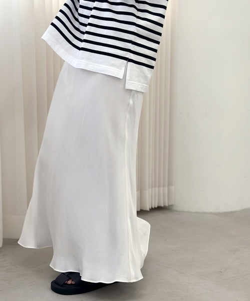 AP STUDIO(エーピーストゥディオ)の「サテンストレートスカート(スカート・レディース・ホワイト・38/36)」の1枚目の写真
