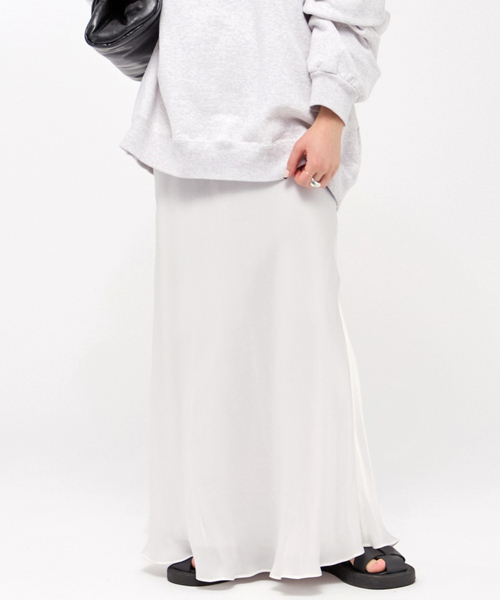 AP STUDIO(エーピーストゥディオ)の「サテンストレートスカート(スカート・レディース・ホワイト・38/36)」の4枚目の写真