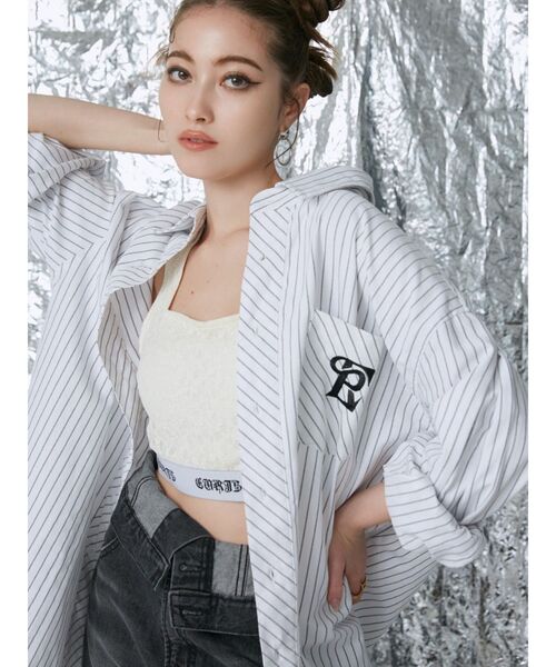 EVRIS(エヴリス)の「ワンポイントストライプオーバーサイズシャツ(シャツ/ブラウス・レディース・ホワイト/ピンク/ブルー・FREE)」の4枚目の写真