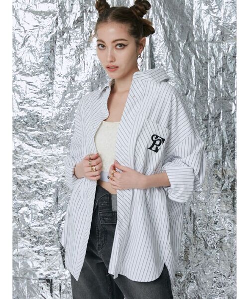 EVRIS(エヴリス)の「ワンポイントストライプオーバーサイズシャツ(シャツ/ブラウス・レディース・ホワイト/ピンク/ブルー・FREE)」の5枚目の写真