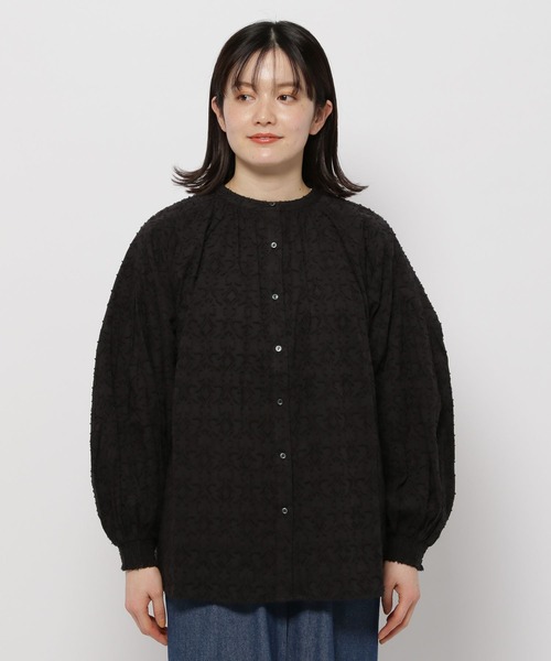 niko and（ニコアンド）の「コットンジャガードボリュームブラウス