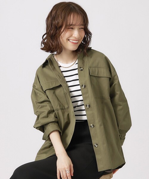 SHOO・LA・RUE(シューラルー)の「◆【季節の変わり目に】 羽織るだけでこなれ見え ダブルポケット シャツジャケット(シャツ/ブラウス・レディース・ダークグレー/オリーブ/ライトベージュ・02/03/04)」の3枚目の写真