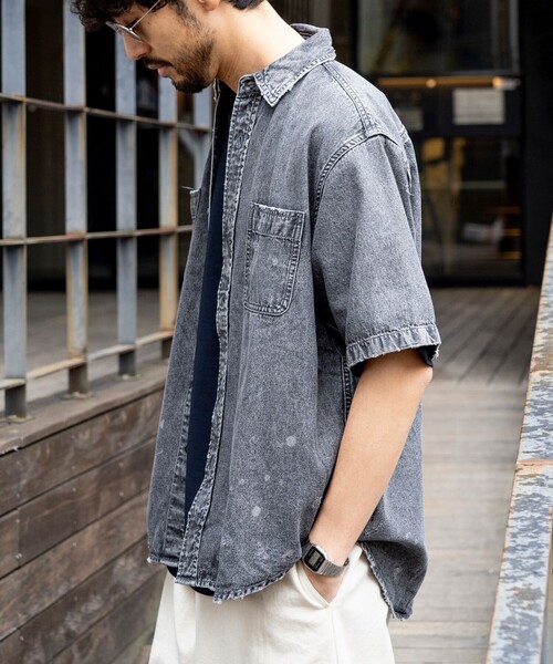 FREAK'S STORE(フリークスストア)の「リラックスフィット ブリーチ加工 シャンブレー レギュラーカラーシャツ ショートスリーブ/半袖シャツ/デニムシャツ/ダメージ加工(シャツ/ブラウス・メンズ・ブラック/ネイビー・MEDIUM/LARGE)」の5枚目の写真