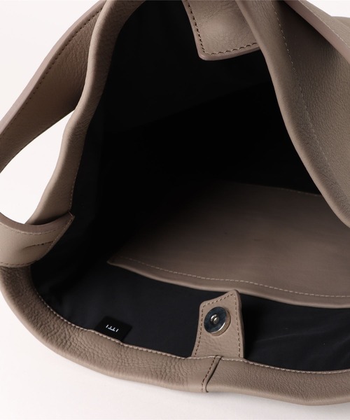And A（アンドエー）の「ITTI イッチ / MARY BUCKET SHOULDER / DIPLO SKY 牛革レザーショルダーバッグ ワンショルダーバッグ / ITTI-BAG-059-A（ショルダーバッグ・メンズ・グレイッシュベージュ/アイボリー/ブラック・FREE）」の9枚目の写真
