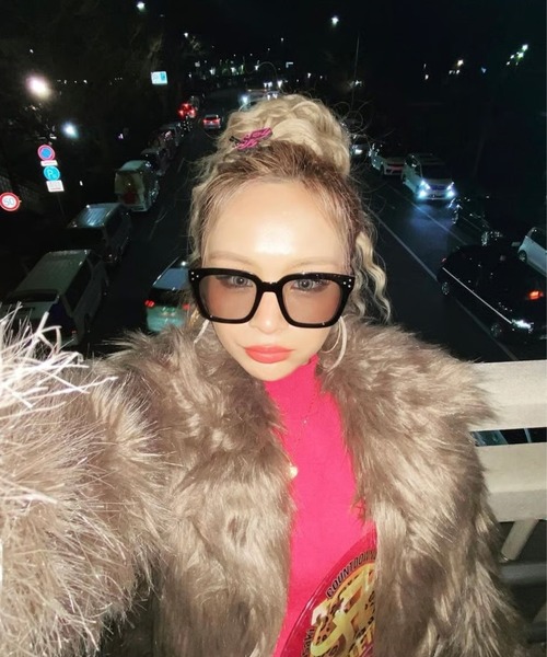 FLEX（フレックス）の「調光・偏光レンズ搭載 square wide 2 sunglasses / スクエアワイド サングラス（サングラス・レディース・ブルー/ブラウン/グリーン/パープル/ブラック・FREE）」の17枚目の写真