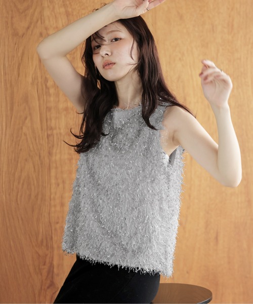 AMELY(エミリー)の「フェザーフリンジトップス(タンクトップ・レディース・ブラック/アイボリー/ピンク/キャメル/グレー・フリー)」の3枚目の写真