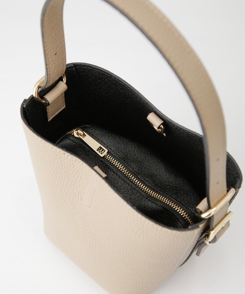 MARCO BIANCHINI（マルコビアンチーニ）の「MARCO BIANCHINI/ポーチ付き レザー2WAY バケツトート（トートバッグ・レディース・ベージュ/ブラウン/ブルー・FREE）」の4枚目の写真