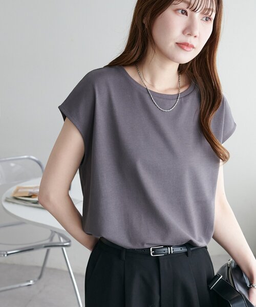 DISCOAT(ディスコート)の「フレンチスリーブTシャツ(Tシャツ/カットソー・レディース・オフホワイト/チャコールグレー/ブラウン/ネイビー・FREE)」の1枚目の写真
