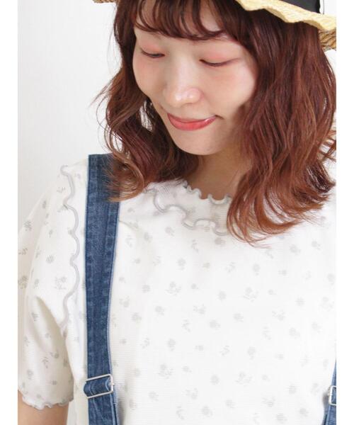 Samansa Mos2(サマンサ モスモス)の「リップル単色花柄メローカットソー(Tシャツ/カットソー・レディース・キナリ/オフホワイト/チャコールグレー・F)」の2枚目の写真