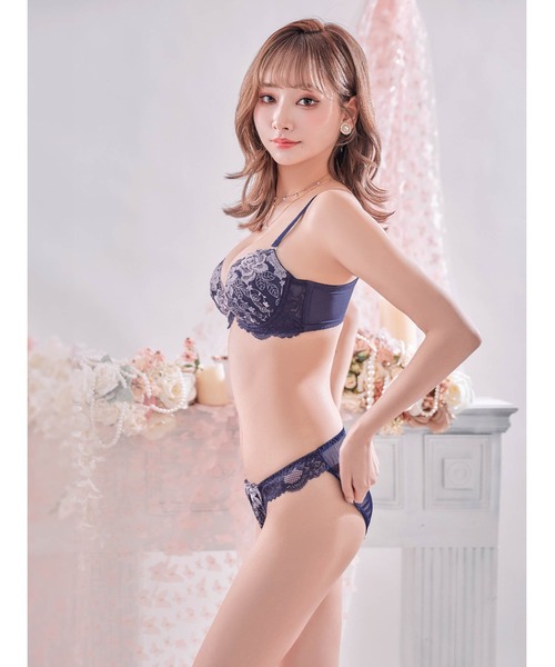 DRW(ドロー)の「【ふんわり盛り】大人の可愛さ際立つ!ロマンティックベルローズ育乳脇高ブラジャー&フルバックショーツセット(ブラ&ショーツ・レディース・ネイビー/ピンク・F65/E75/A70/E65/F75/F70/C75/E70/D75/D65/D70/A75/B65/B70/B75/C65/C70)」の10枚目の写真