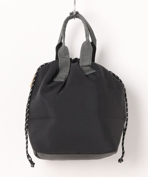 M.deux（エムドゥ）の「保冷巾着ランチバッグ（ハンドバッグ・レディース・ブラック/ストライプ・MEDIUM）」の5枚目の写真