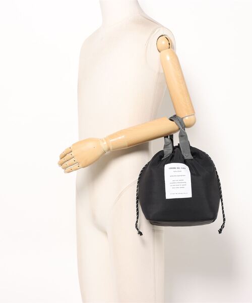 M.deux（エムドゥ）の「保冷巾着ランチバッグ（ハンドバッグ・レディース・ブラック/ストライプ・MEDIUM）」の12枚目の写真